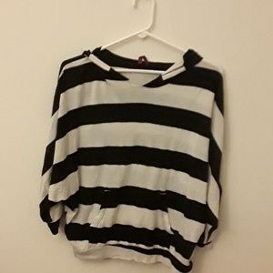 ๐JUST IN ๐NWT. Shirt with hood!